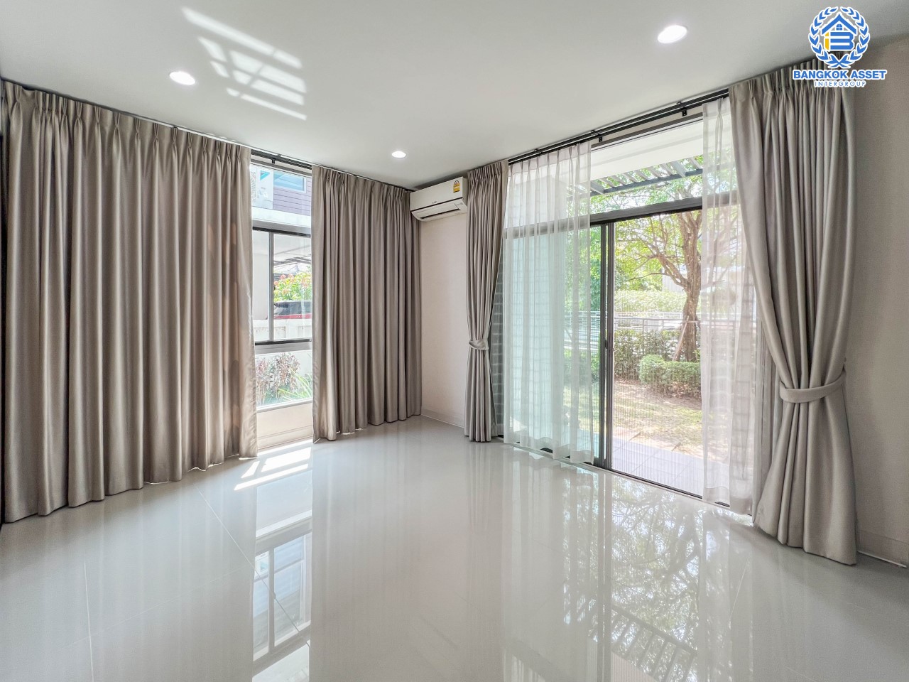 *****บ้านมือสอง ม.เพอร์เฟคเพลส รัตนาธิเบศร์ จากแบรนด์ Property Perfect เนื้อที่ 56 ตร.ว. บนโซนที่ดีที่สุด! ฟังก์ชันพร้อม 3 ห้องนอน 3 ห้องน้ำ 2 ที่จอดรถ บนที่สุดแห่งทำเลโซนเมือง เชื่อมต่อทุกการเดินทาง ใกล้เซ็นทรัลรัตนาธิเบศร์ จุดขึ้นทางด่วน "งามวงศ์วาน" และรถไฟฟ้า "สถานีไทรม้า"